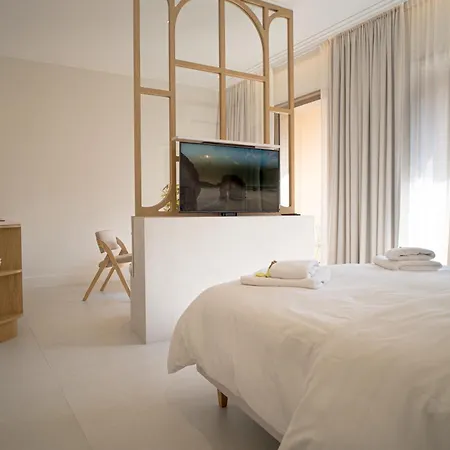 Aparthotel Maison Raphael - Plages, Et Gare A Pied Saint-Raphael (Var)