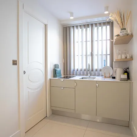 Апарт-отель Maison Raphael - Plages, Et Gare A Pied Сен-Рафаэль