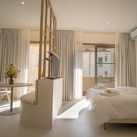 Aparthotel Maison Raphael - Plages, Et Gare A Pied Saint-Raphael (Var)