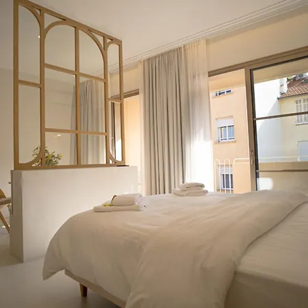 מלון דירות Maison Raphael - Plages, Et Gare A Pied 3*