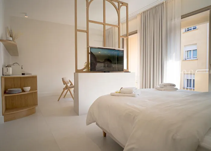 Апарт-отель Maison Raphael - Plages, Et Gare A Pied Сен-Рафаэль