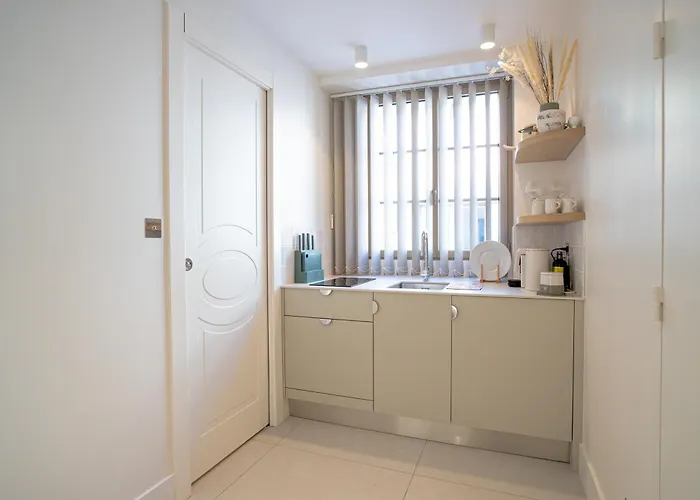 Апарт-отель Maison Raphael - Plages, Et Gare A Pied Сен-Рафаэль